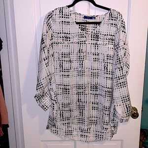 XL black and white patterned women’s blouse